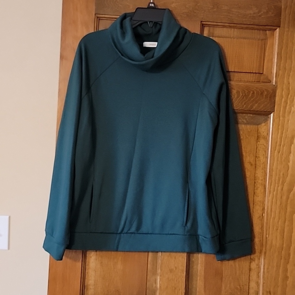 Green turtleneck pullover